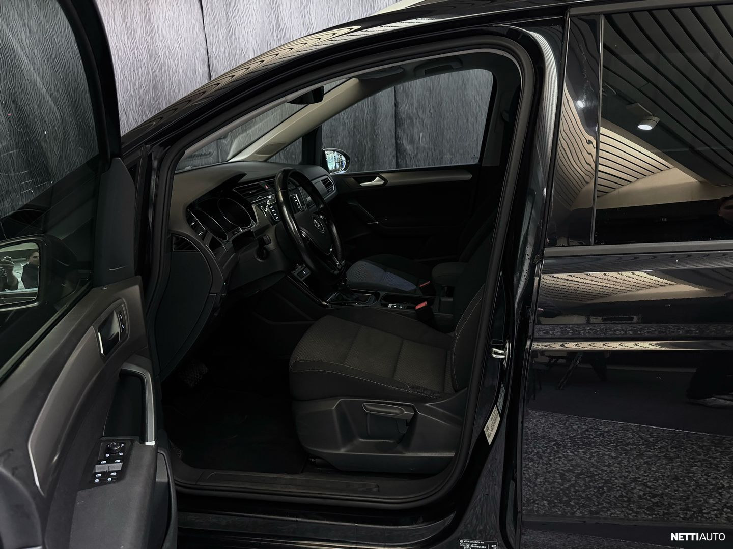 Volkswagen Touran 2015, bild 6/15